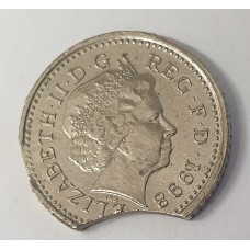 GREAT BRITAIN UK 1994 . FIVE 5 PENCE COIN . ERROR . CLIPPED PLANCHET